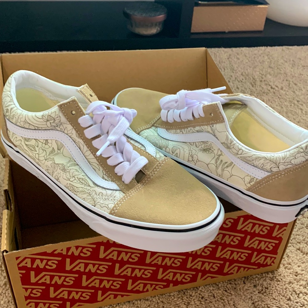 Van’s Old Skool Desert Skulls